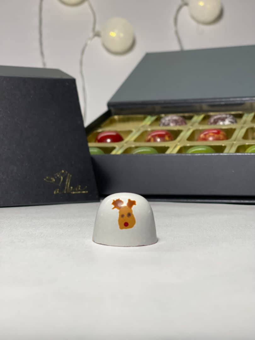 Grand Christmas gift box of 12 chocolate bonbons for key clients